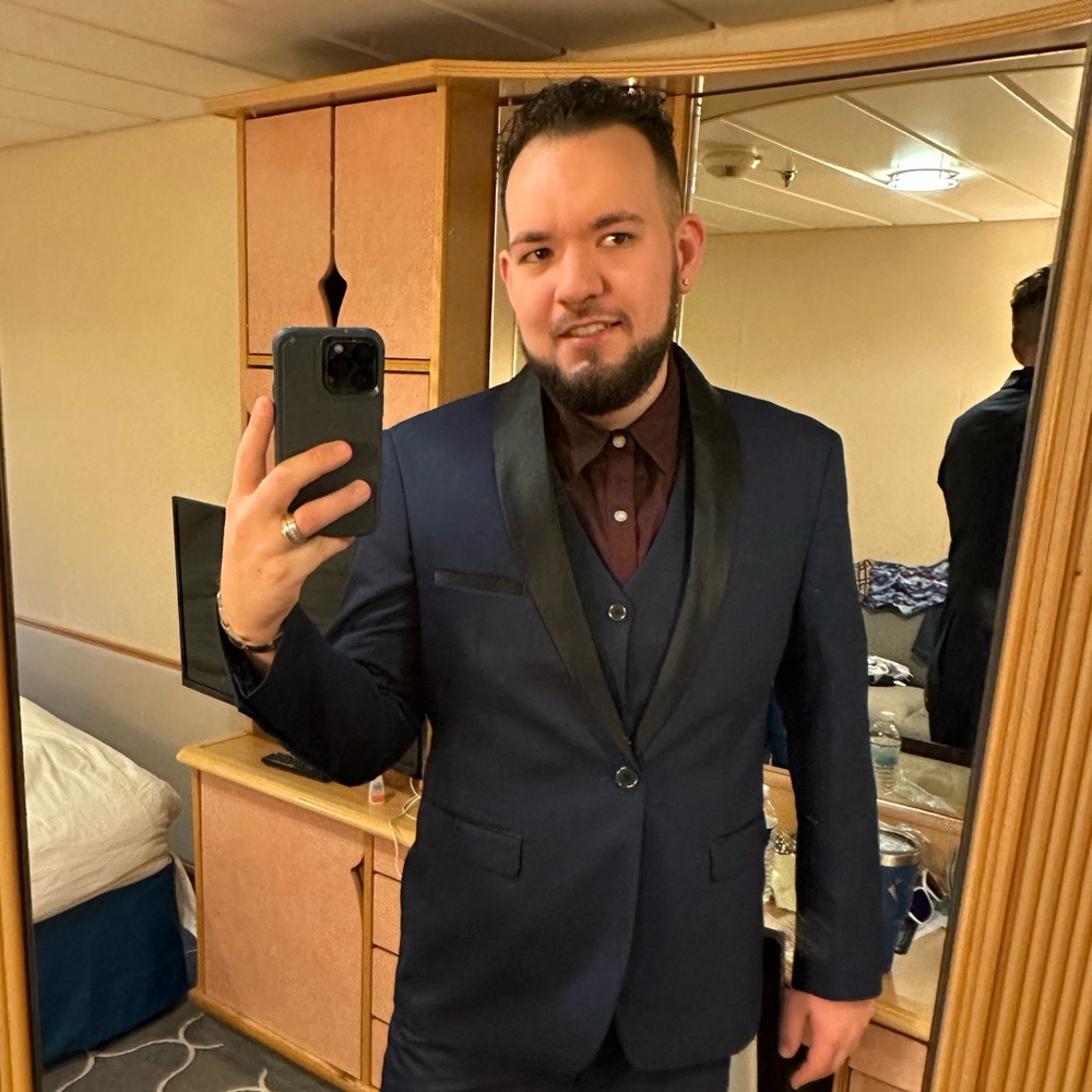 Meet your Posher, Dustin